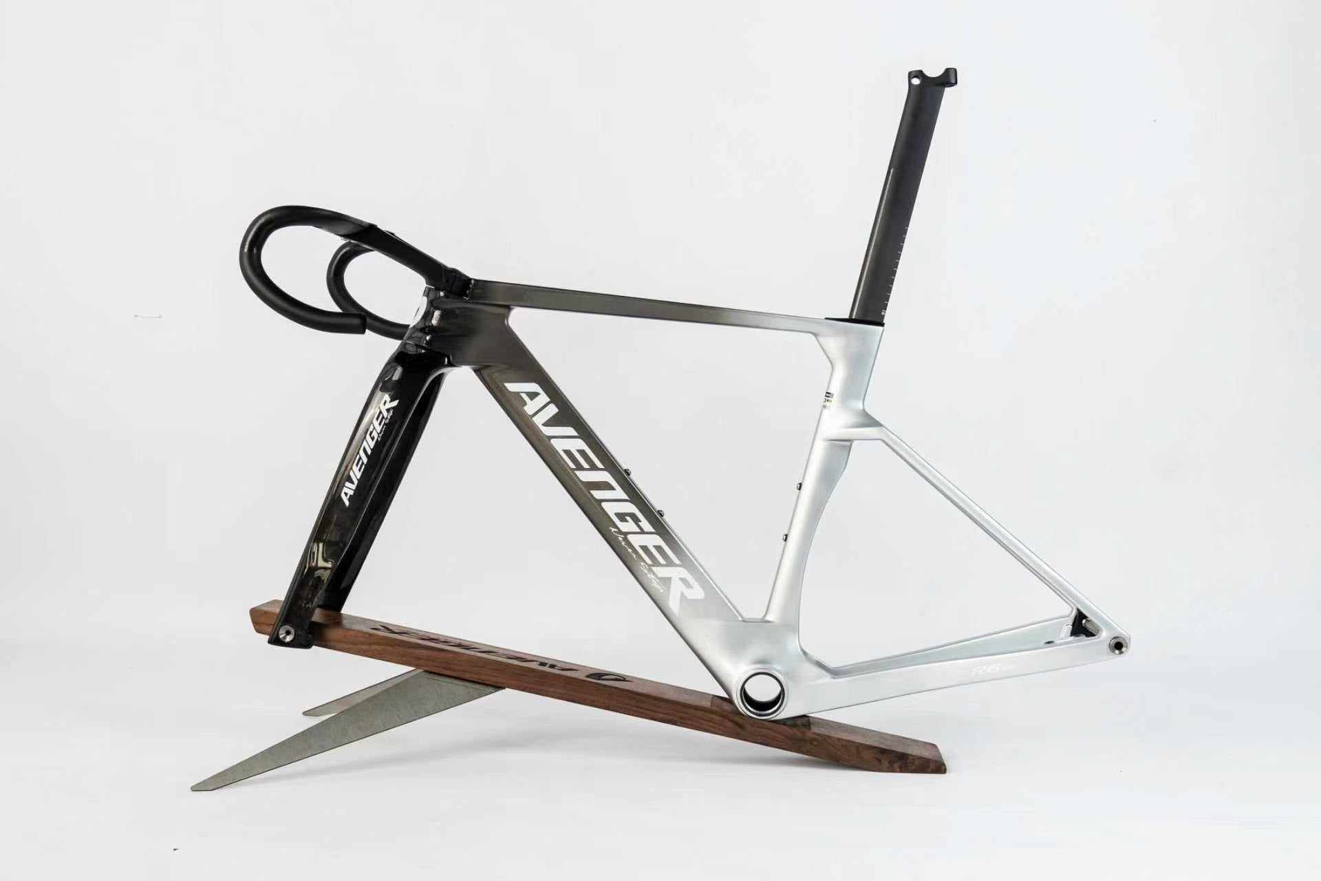 Avenger 2026 AVENGER R8RS Full Carbon Aero Road Frameset Titanium Grey