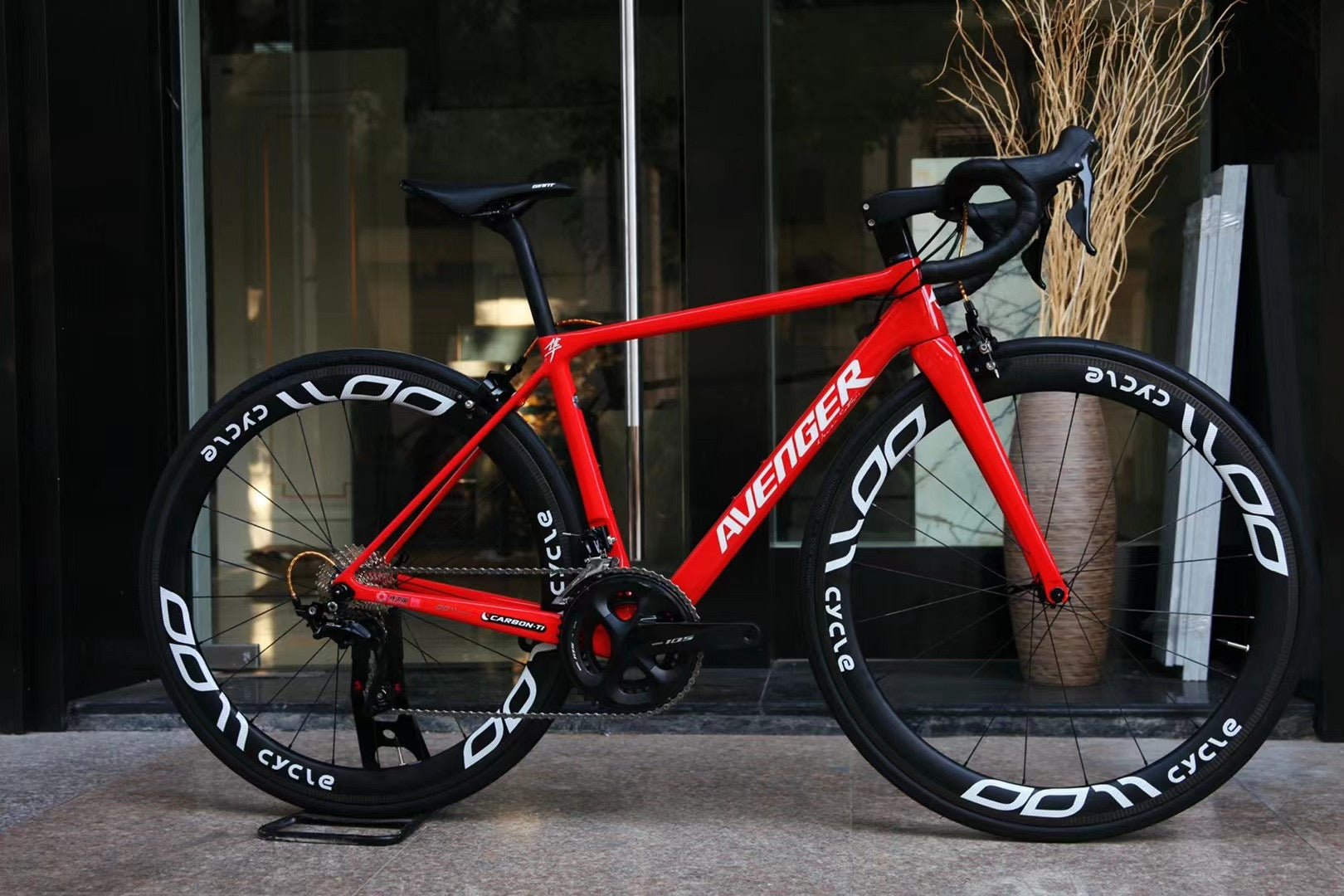 Avenger Carbon road bike