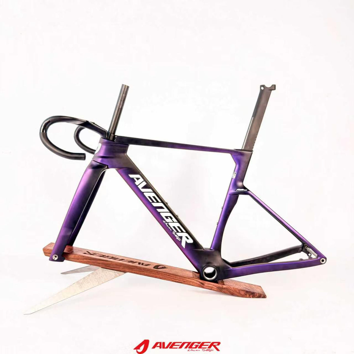 Midnight purple. Fading to black. 🟣⚫️ Meet the Avenger R8RS — aerodynamics with an attitude. Built to cut the wind. Painted to steal the light.