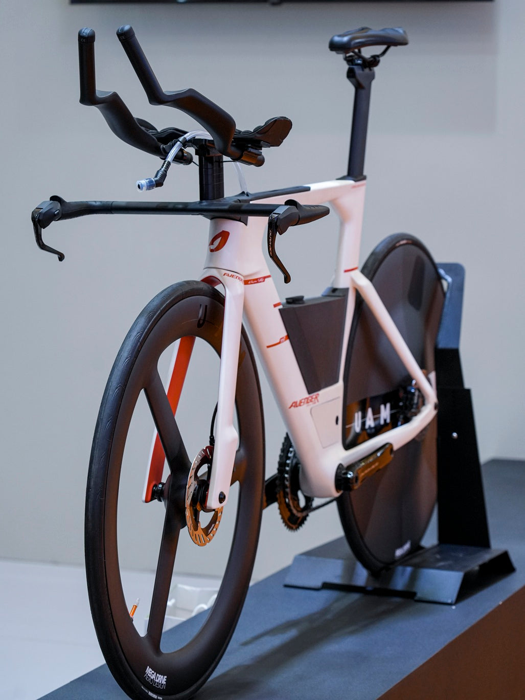 2026 Avenger Carbon Triathlon bike TM7