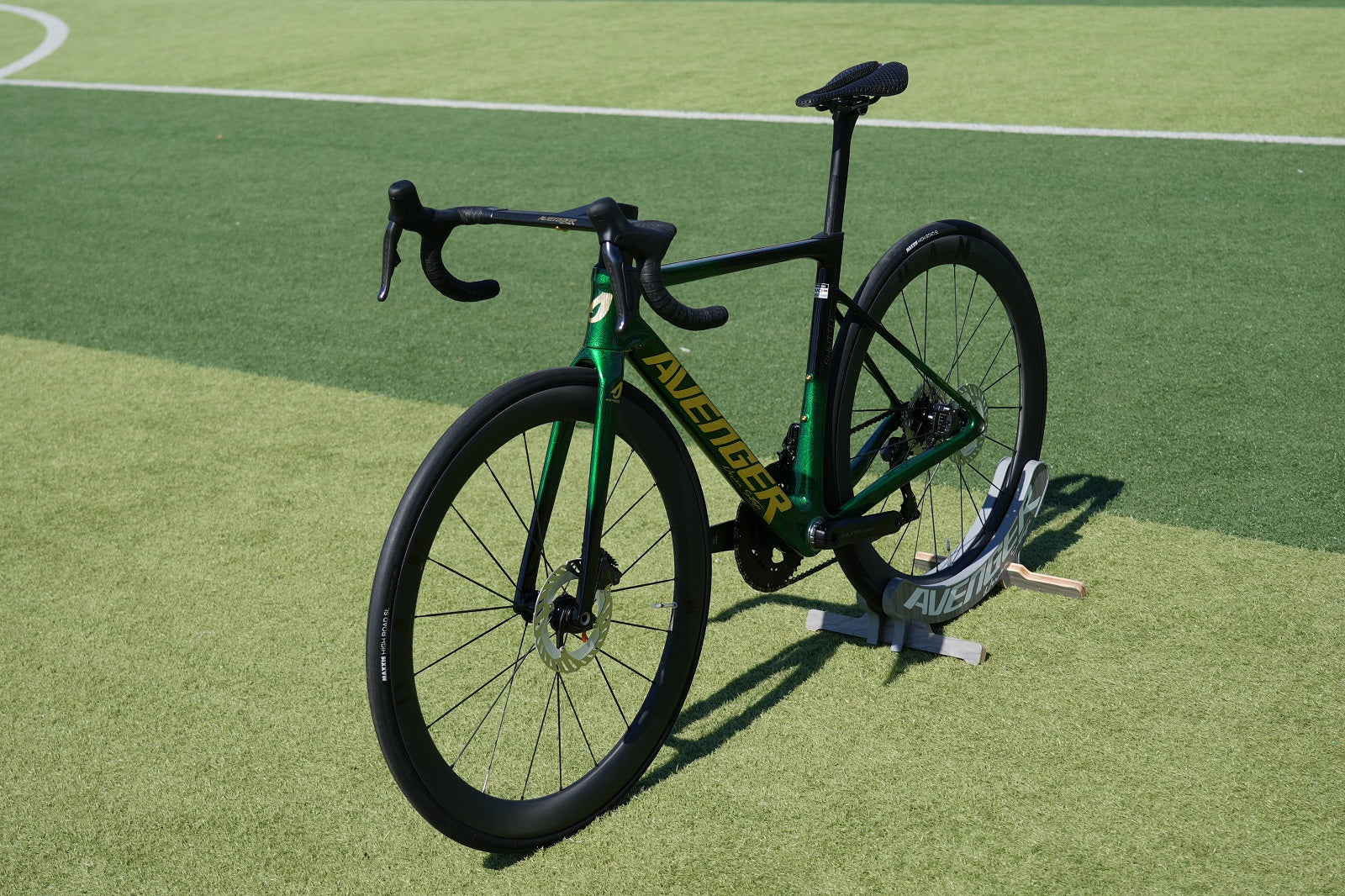 New Painting-Ice Crack Green Carbon Road bike frame Avenger Shuttle