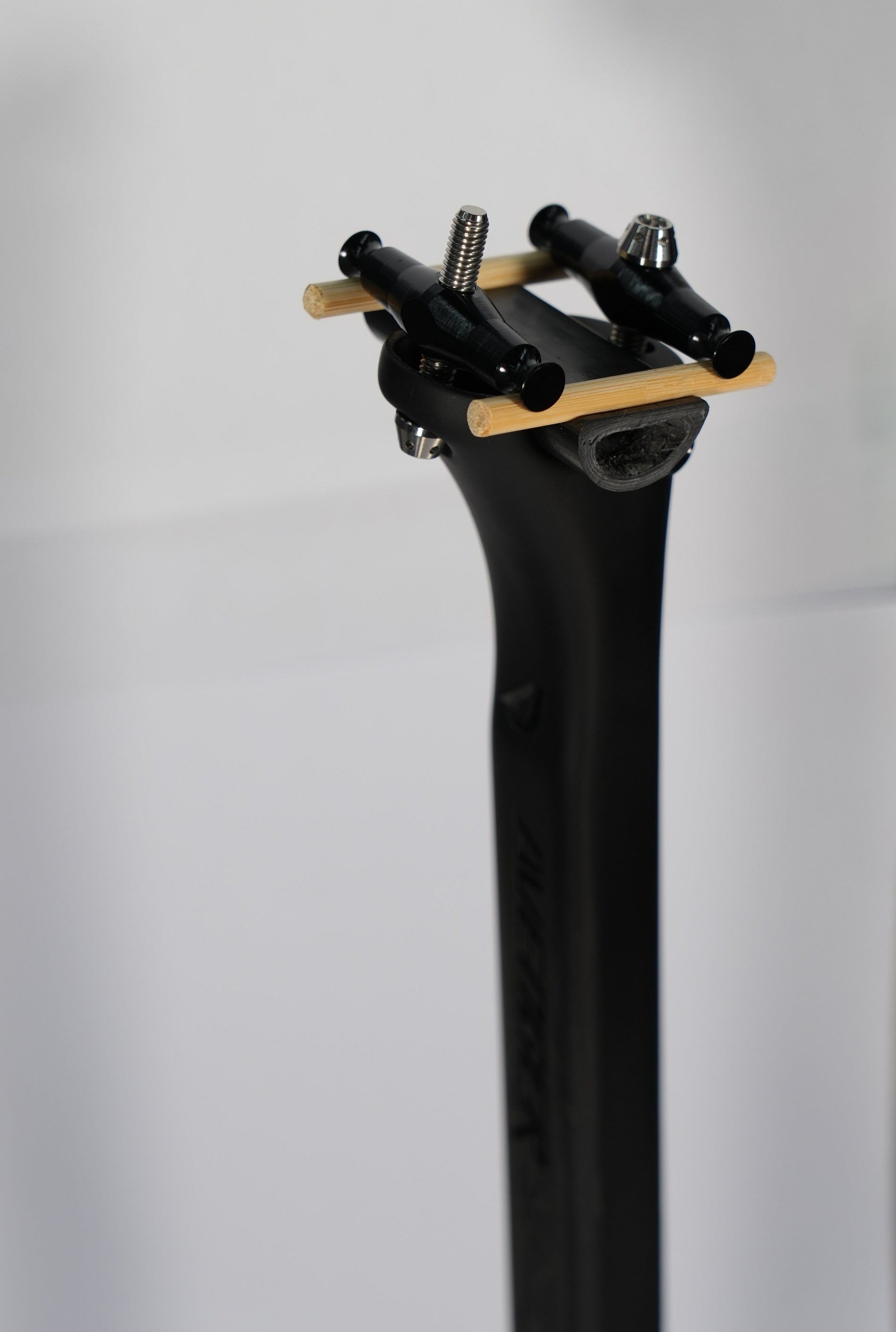 Lightweight Aero Seatpost for Avenger Shuttle SP108