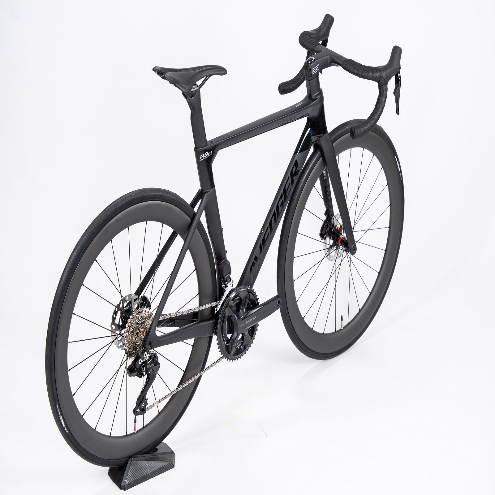 Avenger R8 Warrior Black Carbon Road bike